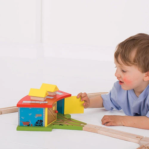 BigJigs BJT119 Rail Remise Voor 3 Treinen 5 BigJigs BJT119 Rail Remise Voor 3 Treinen - Afbeelding 3